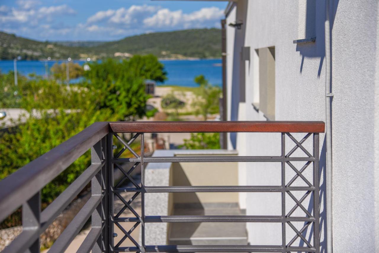 Apartmani Kameno Sidro Bilice Exterior photo